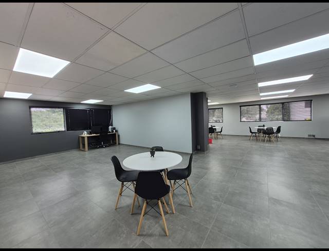 650M² OFFICE FOR SALE IN SUNNINGHILL